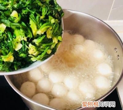 荠菜鱼丸怎么烧汤好吃 荠菜鱼丸汤的做法大全