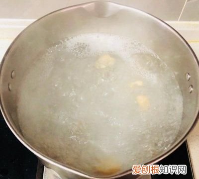 荠菜鱼丸怎么烧汤好吃 荠菜鱼丸汤的做法大全