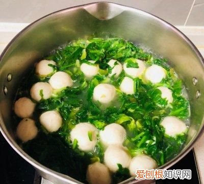 荠菜鱼丸怎么烧汤好吃 荠菜鱼丸汤的做法大全