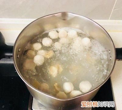 荠菜鱼丸怎么烧汤好吃 荠菜鱼丸汤的做法大全