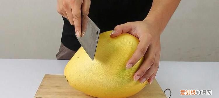 剥皮的柚子怎么保存，吃不完的柚子肉还能保存几天巧放柚子不会坏