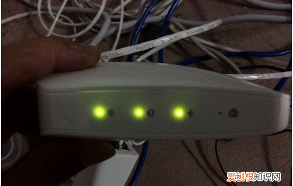 路由器灯闪烁却连不上网怎么处理