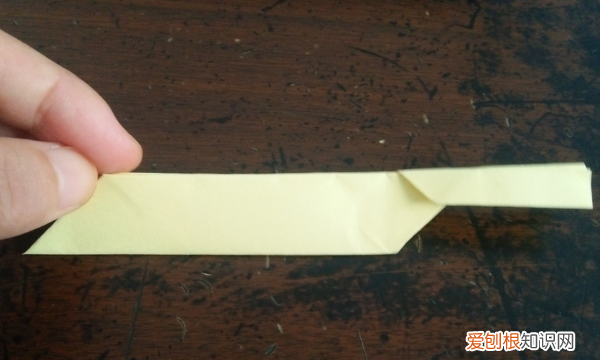 纸刀怎么做，手工折纸—如何用纸来折小刀