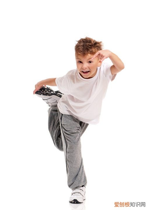 中国舞男孩练合适,为什么不建议男孩子学中国舞蹈