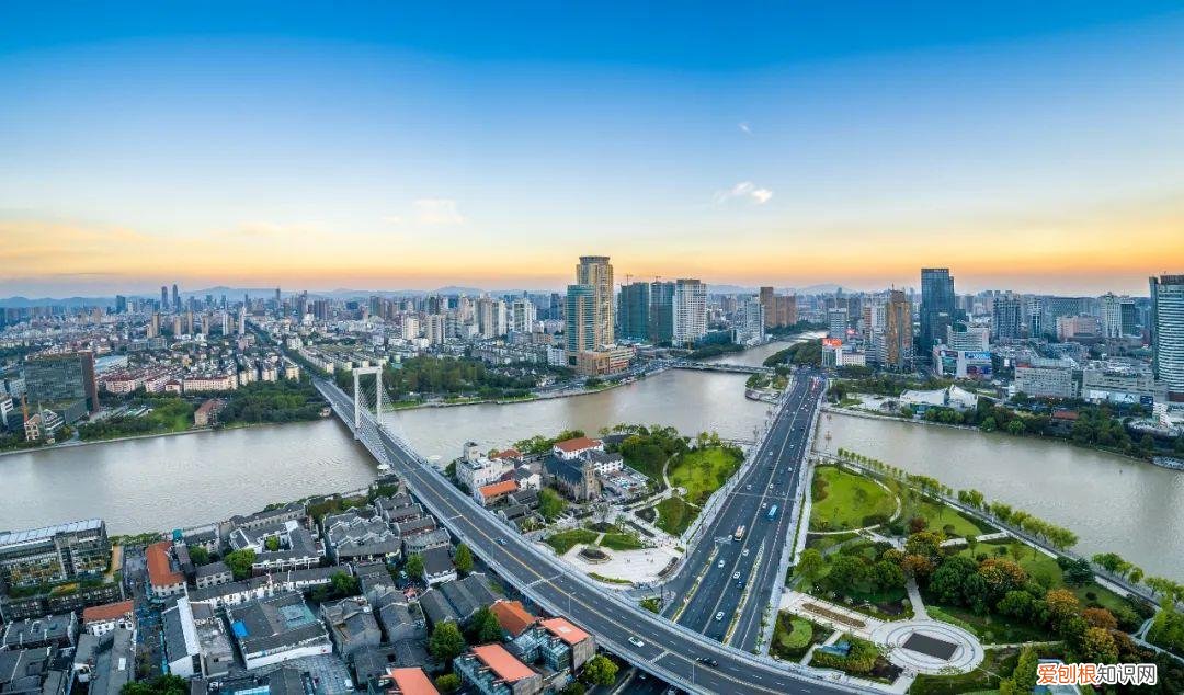 天童山中月夜独坐