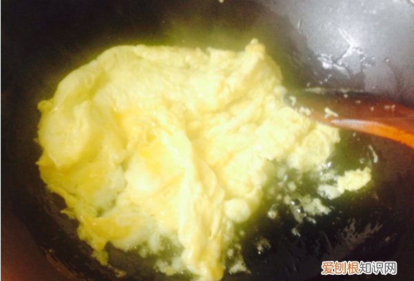 洋葱炒粉丝的做法，洋葱鸡蛋粉条怎么炒好吃又简单