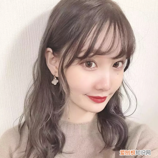 巧克力色头发适合年龄