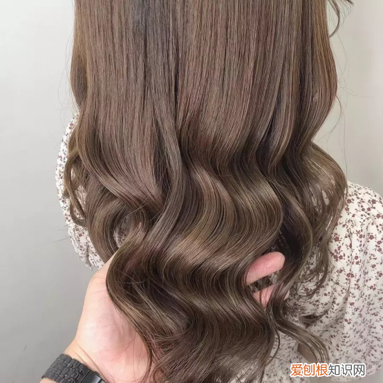 巧克力色头发适合年龄