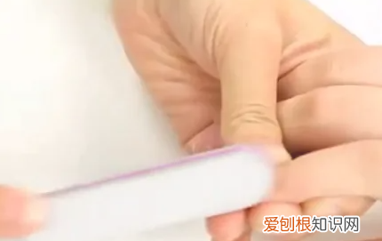 延长甲应该怎么做，美甲光疗胶的正确涂法