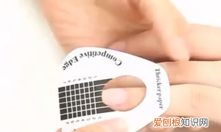 延长甲应该怎么做，美甲光疗胶的正确涂法