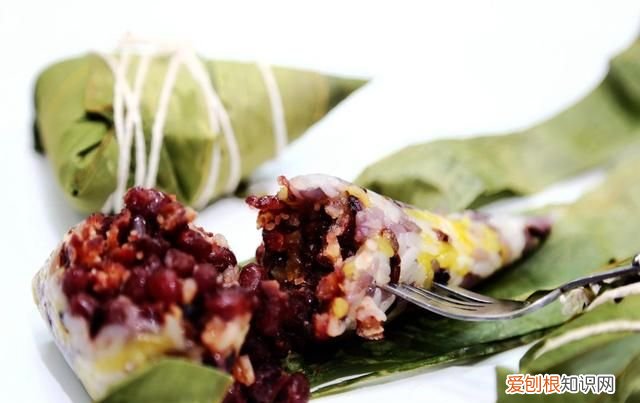 包粽子不漏米不开裂的方法,包粽子有技巧这样做粽子又香又糯