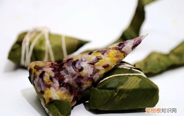 包粽子不漏米不开裂的方法,包粽子有技巧这样做粽子又香又糯
