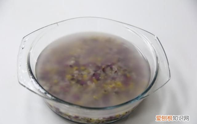 包粽子不漏米不开裂的方法,包粽子有技巧这样做粽子又香又糯