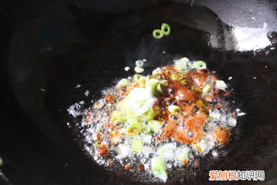 鸡架汤怎么熬会更鲜,鸡架子怎么熬汤最白