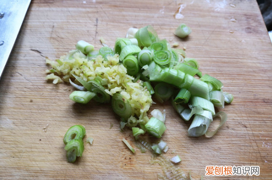 鸡架汤怎么熬会更鲜,鸡架子怎么熬汤最白