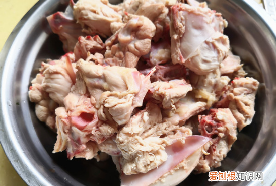 鸡架汤怎么熬会更鲜,鸡架子怎么熬汤最白