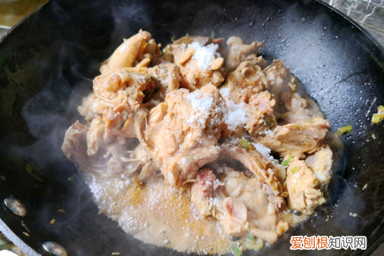 鸡架汤怎么熬会更鲜,鸡架子怎么熬汤最白