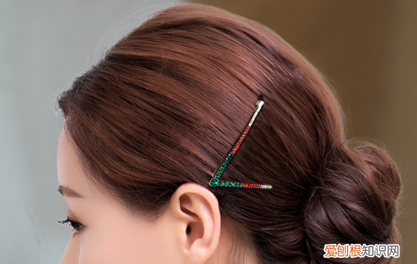 一字夹怎么夹头发