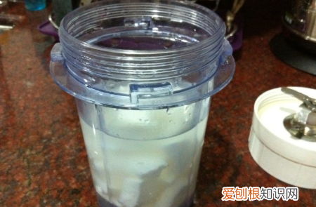 自制椰子汁的做法，鲜榨椰子汁的做法窍门