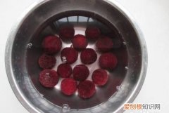 杨梅的正确洗法，杨梅的吃法杨梅怎么洗