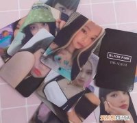 自己定制的小卡算野周吗，饭制周边和正版周边的区别