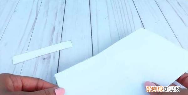 如何给芭比娃娃做好看的裙子，如何给芭比娃娃做裙子简单漂亮