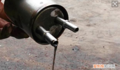 汽油格多久换一次，汽油格多少公里换一次最好