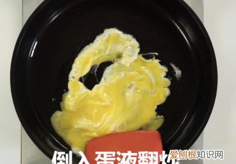 胡萝卜鸡蛋炒饭的做法，青椒火腿蛋炒饭的做法窍门