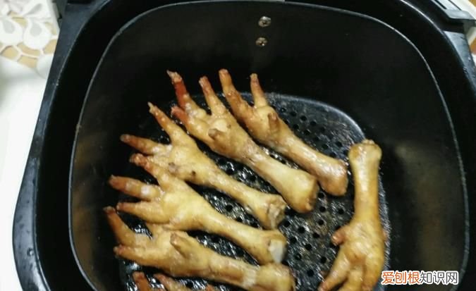 鸡爪炸多久能熟,鸡爪要炸多久才起虎皮