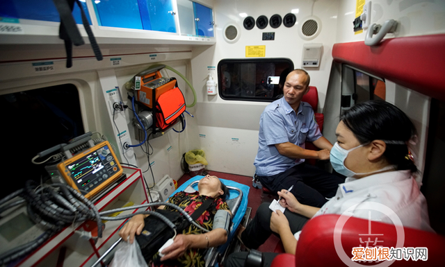 救护车上的铁三角