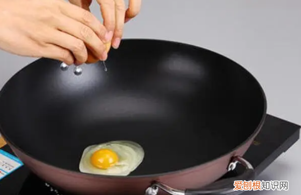 Woll不粘锅里怎么清洗，不粘锅里面的油垢怎么清洗?