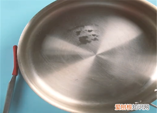 Woll不粘锅里怎么清洗，不粘锅里面的油垢怎么清洗?