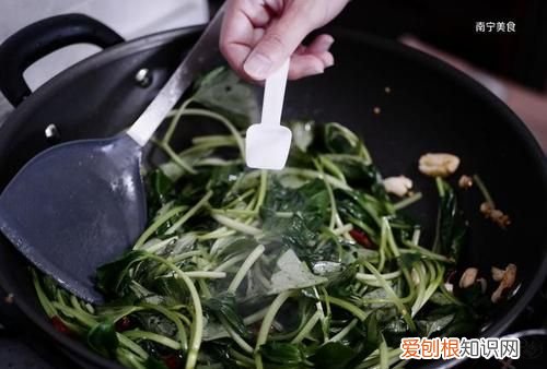 炒红薯叶用焯水吗,红薯叶要焯水几分钟