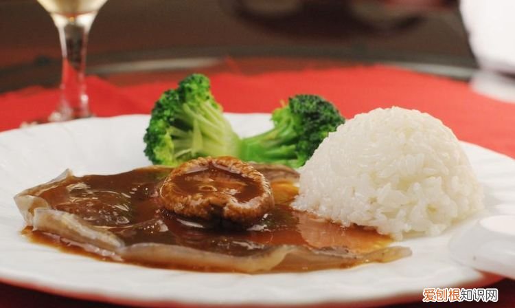 鲍鱼裙边可以生吃吗，怎么把鲍鱼炖的入口即化