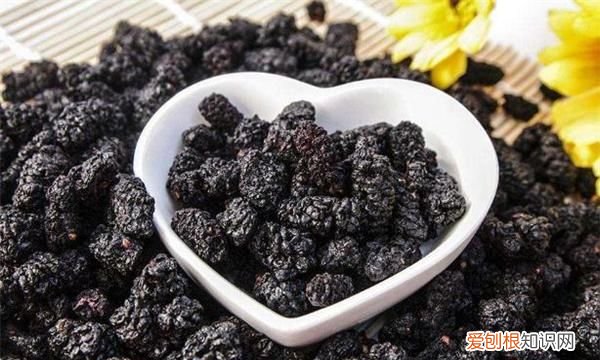 桑葚干需要炒制，干桑葚泡水后能吃吗