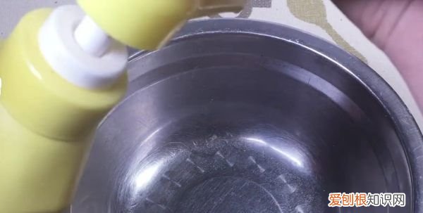 碗上的顽固污渍怎么去除,如何将碗中污渍去除的方法