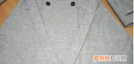 怎么系风衣后面的带子，风衣后面的腰带怎么系