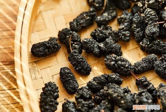 怎样区分硫磺桑葚干