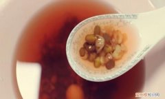 绿豆汤变红的原因，生绿豆芽豆变红是什么原因