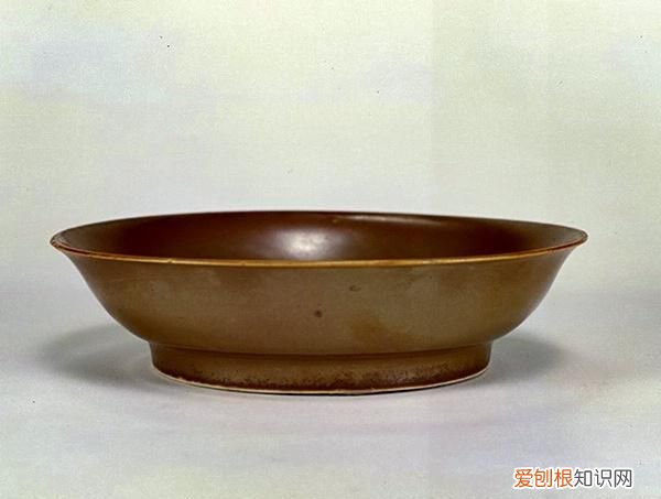 明代紫金釉有什么特点