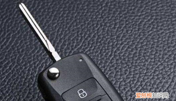 荣威550钥匙怎么拆开,荣威550遥控器怎么打开