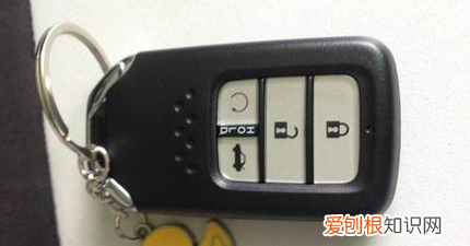 荣威550钥匙怎么拆开,荣威550遥控器怎么打开