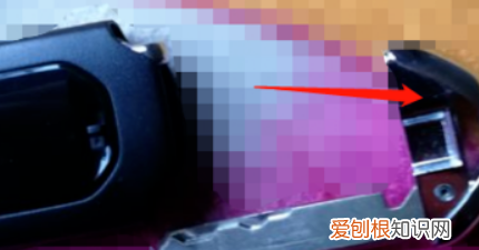 荣威550钥匙怎么拆开,荣威550遥控器怎么打开