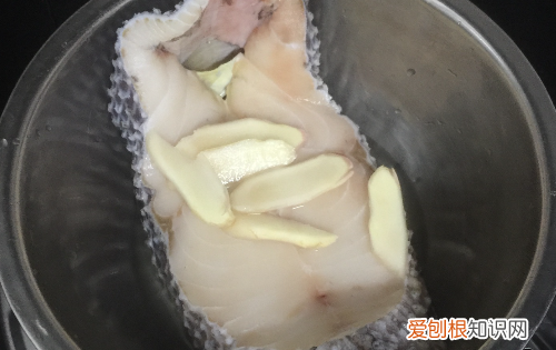 一小块鳕鱼蒸几分钟