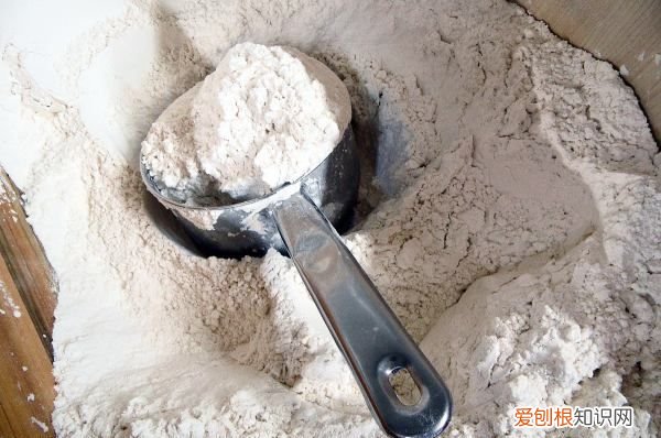 面粉怎么保存不生虫，面粉如何存放才能避免生虫和发霉