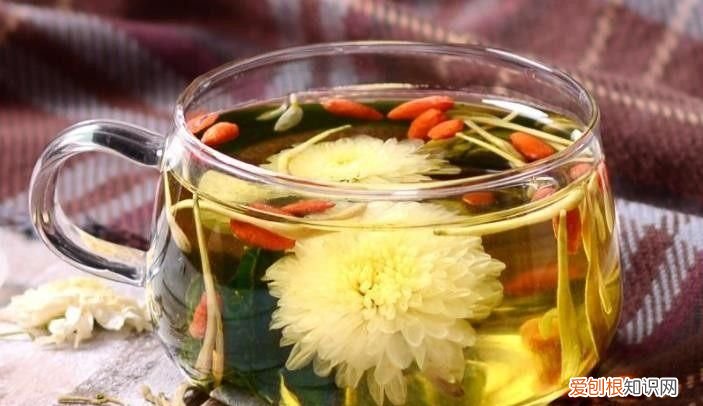 金银花菊花玫瑰花泡水喝的功效