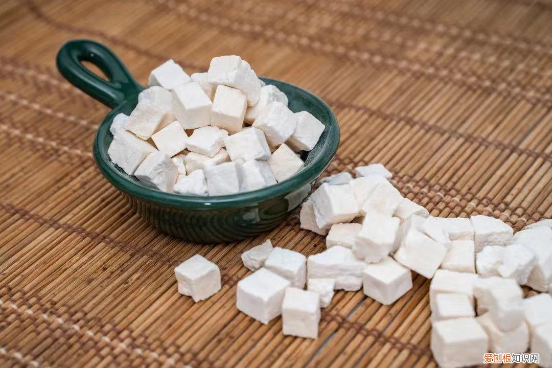 黑凉粉和烧仙草和龟苓膏的区别