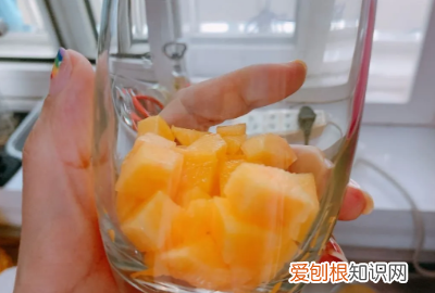 撞奶用的白凉粉是什么，蜜桃乌龙茶冻撞奶在家怎么做好喝