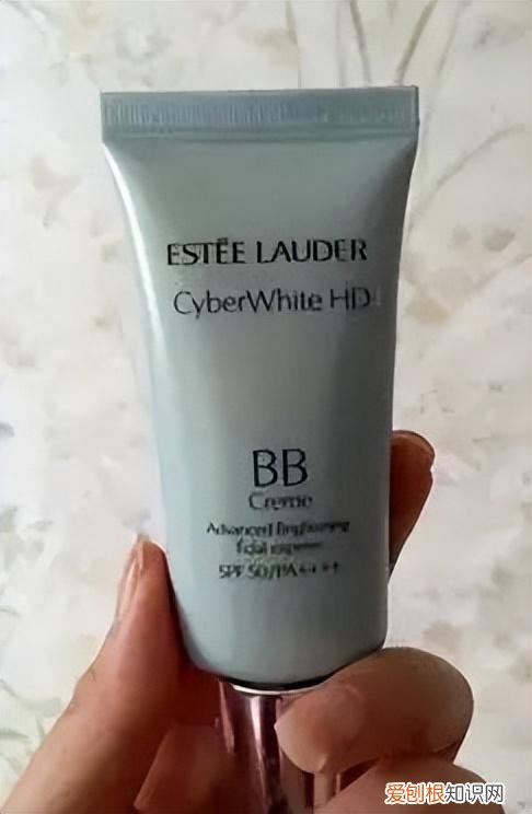 这些BB霜三效合一，质地轻薄，集防晒+隔离+修颜于一体非常好用！