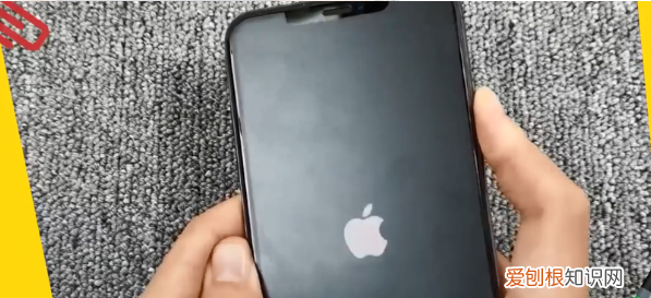 iphone手机该咋重启手机,苹果手机重启按哪个键重启